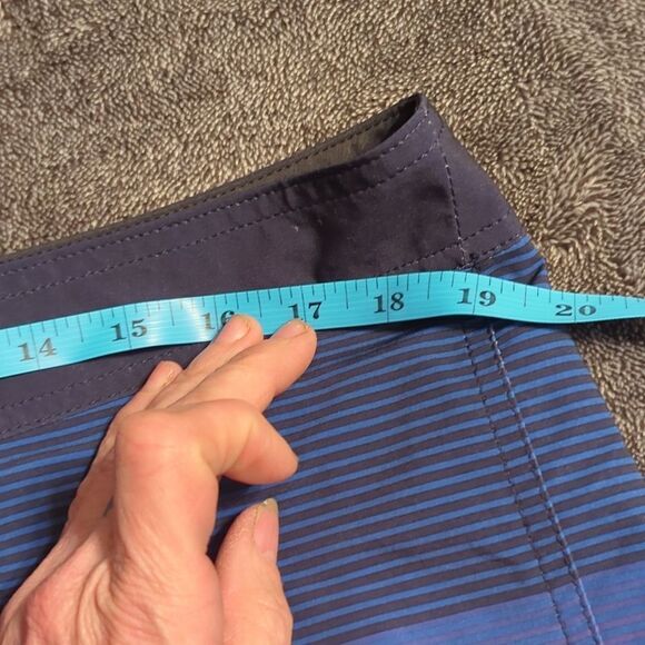 Quiksilver Boys Surfsilk Massive 17 Boardshort Swim Trunk - Picture 8 of 8